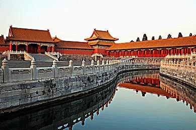 《007：曙光》开发者谈设计理念：融合原著与IOI风格